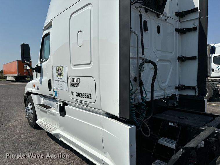 image for item MV9121 2017 Freightliner Cascadia Evolution  semi truck