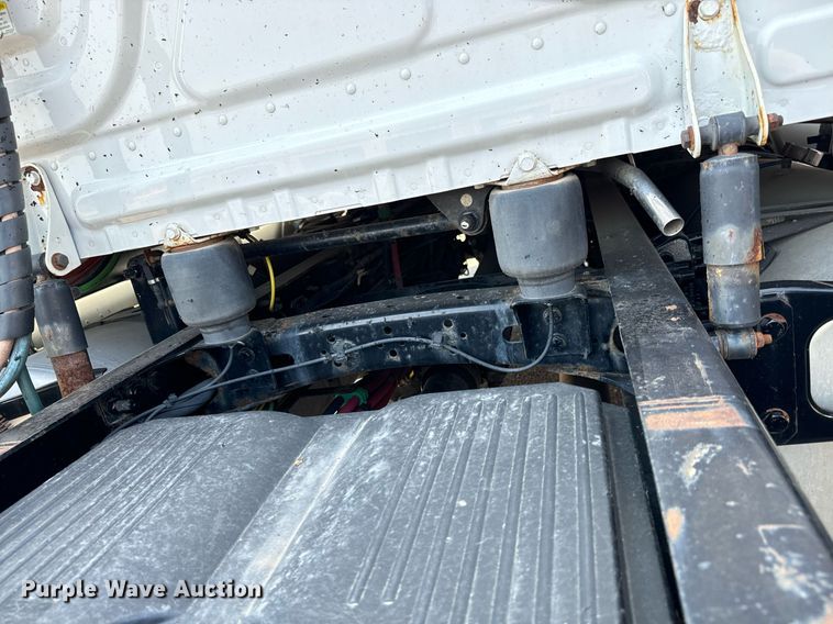 image for item MV9121 2017 Freightliner Cascadia Evolution  semi truck