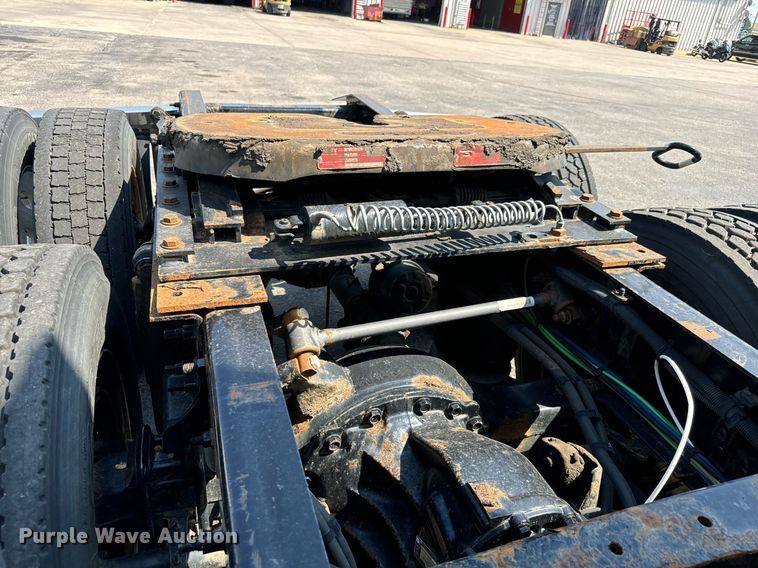 image for item MV9121 2017 Freightliner Cascadia Evolution  semi truck