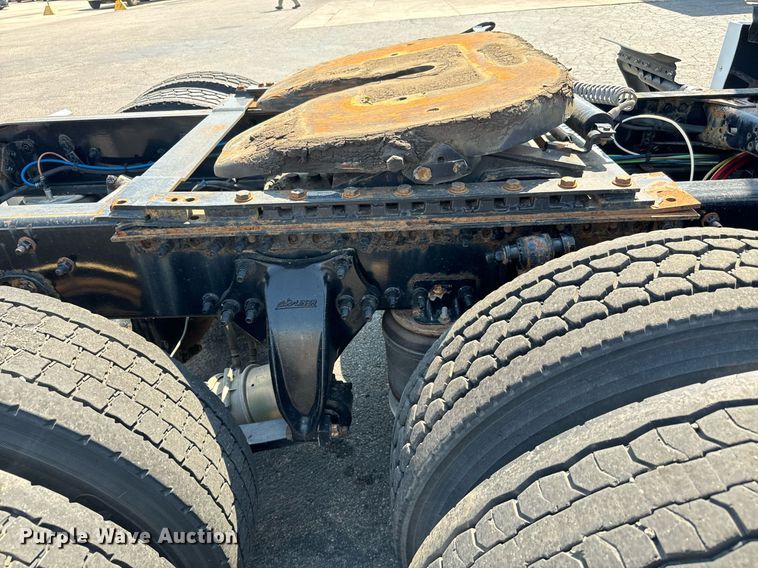 image for item MV9121 2017 Freightliner Cascadia Evolution  semi truck