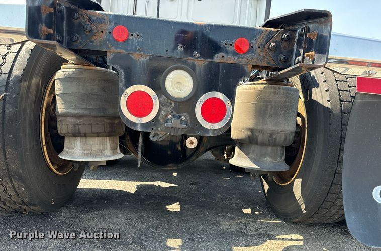 image for item MV9121 2017 Freightliner Cascadia Evolution  semi truck