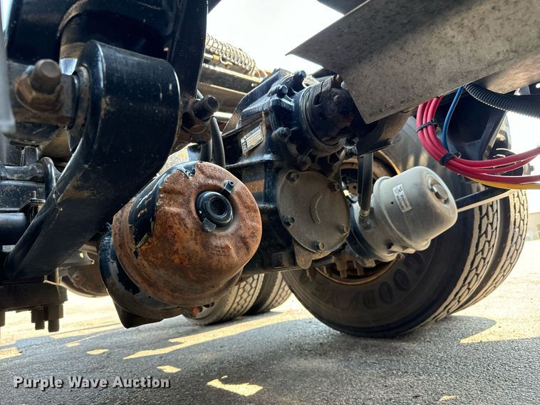 image for item MV9121 2017 Freightliner Cascadia Evolution  semi truck