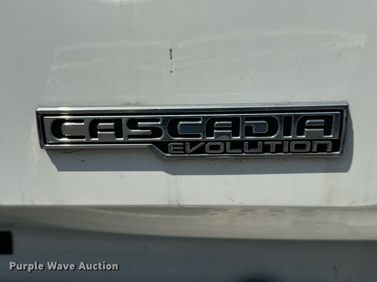 image for item MV9121 2017 Freightliner Cascadia Evolution  semi truck