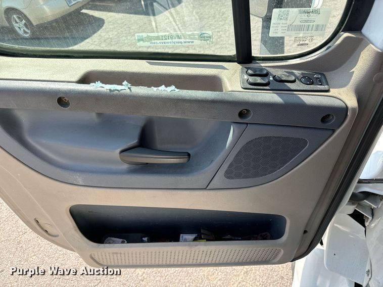 image for item MV9121 2017 Freightliner Cascadia Evolution  semi truck