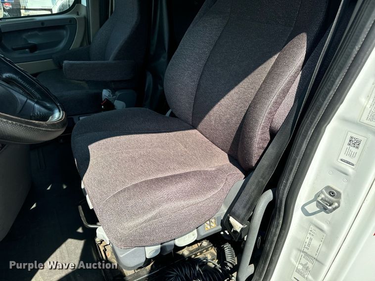 image for item MV9121 2017 Freightliner Cascadia Evolution  semi truck