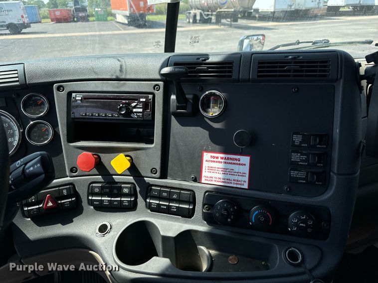 image for item MV9121 2017 Freightliner Cascadia Evolution  semi truck