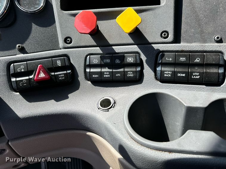 image for item MV9121 2017 Freightliner Cascadia Evolution  semi truck