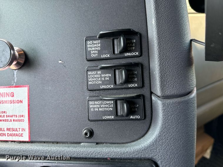 image for item MV9121 2017 Freightliner Cascadia Evolution  semi truck