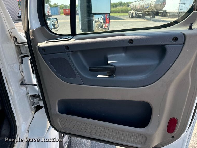 image for item MV9121 2017 Freightliner Cascadia Evolution  semi truck