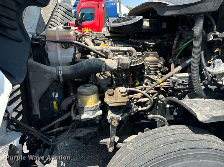 image for item MV9121 2017 Freightliner Cascadia Evolution  semi truck