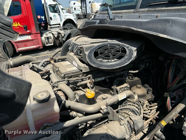 image for item MV9121 2017 Freightliner Cascadia Evolution  semi truck