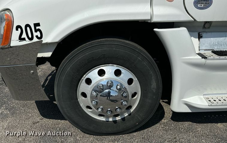 image for item MV9121 2017 Freightliner Cascadia Evolution  semi truck