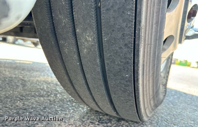 image for item MV9121 2017 Freightliner Cascadia Evolution  semi truck