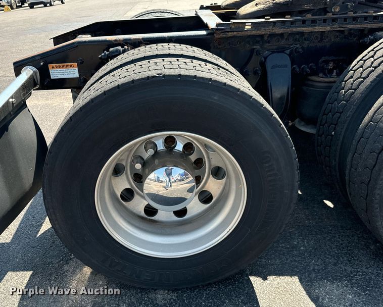 image for item MV9121 2017 Freightliner Cascadia Evolution  semi truck