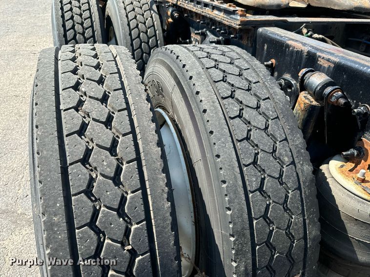 image for item MV9121 2017 Freightliner Cascadia Evolution  semi truck