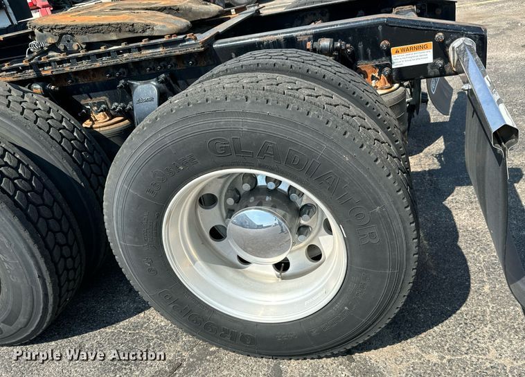 image for item MV9121 2017 Freightliner Cascadia Evolution  semi truck