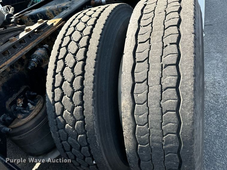 image for item MV9121 2017 Freightliner Cascadia Evolution  semi truck