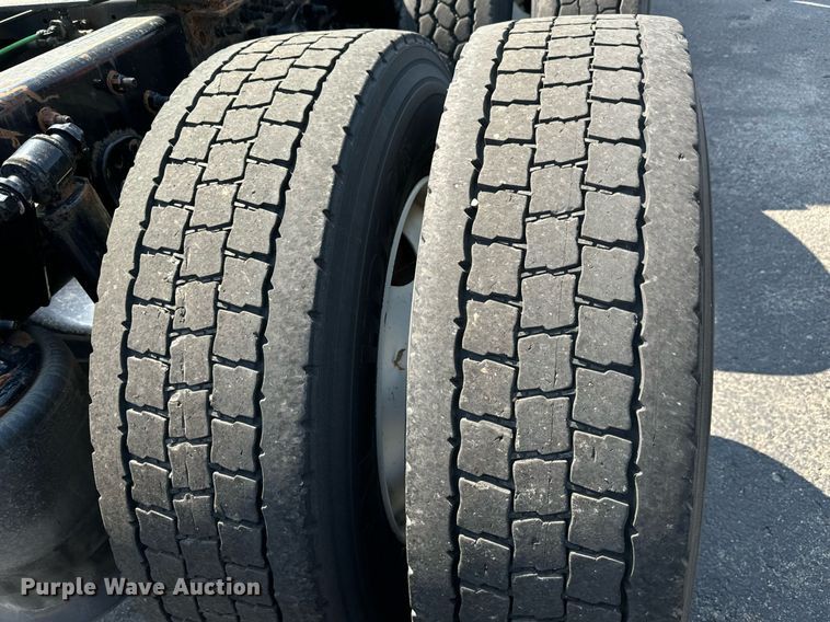 image for item MV9121 2017 Freightliner Cascadia Evolution  semi truck