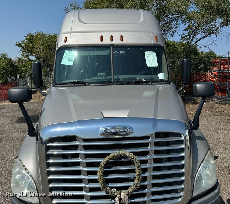 image for item MV9123 2013 Freightliner Cascadia semi truck