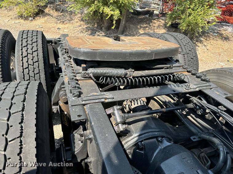 image for item MV9123 2013 Freightliner Cascadia semi truck