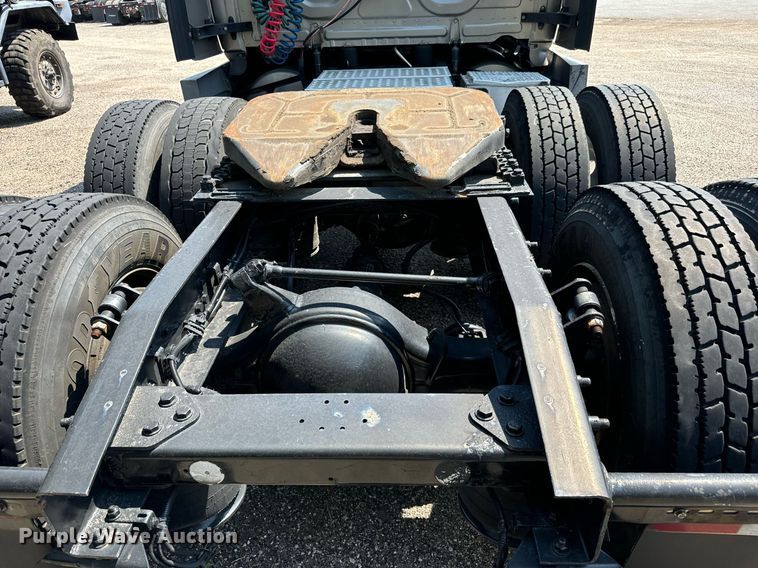 image for item MV9123 2013 Freightliner Cascadia semi truck