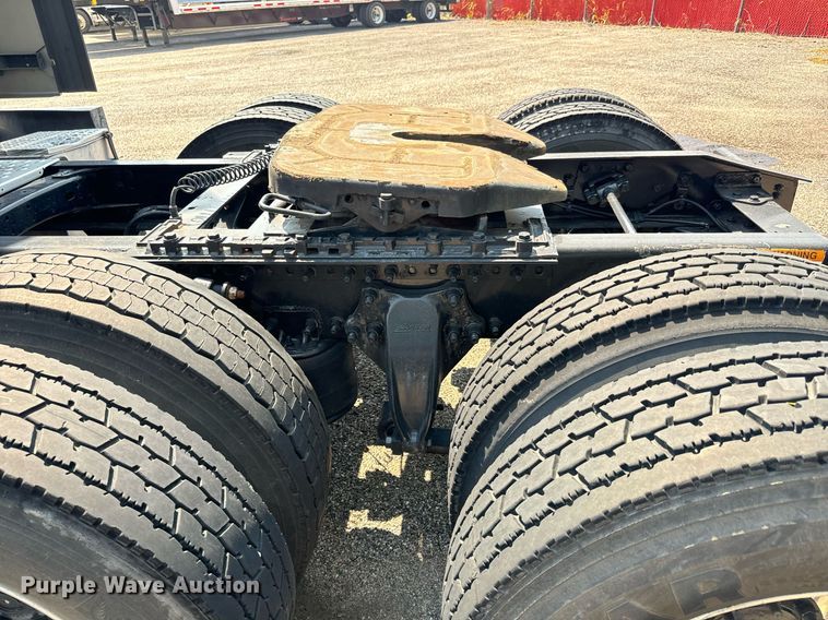 image for item MV9123 2013 Freightliner Cascadia semi truck