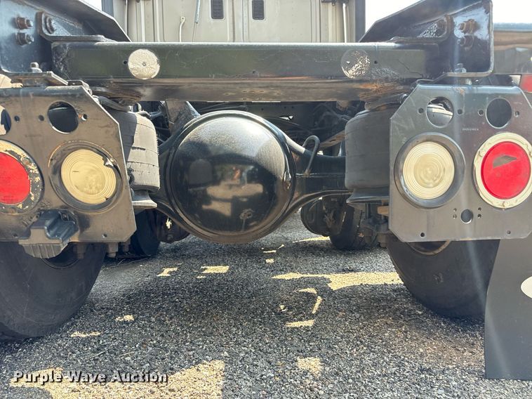 image for item MV9123 2013 Freightliner Cascadia semi truck