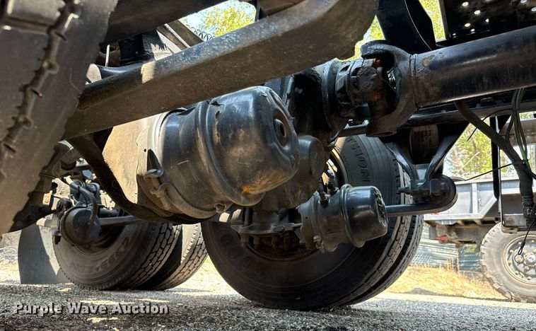 image for item MV9123 2013 Freightliner Cascadia semi truck