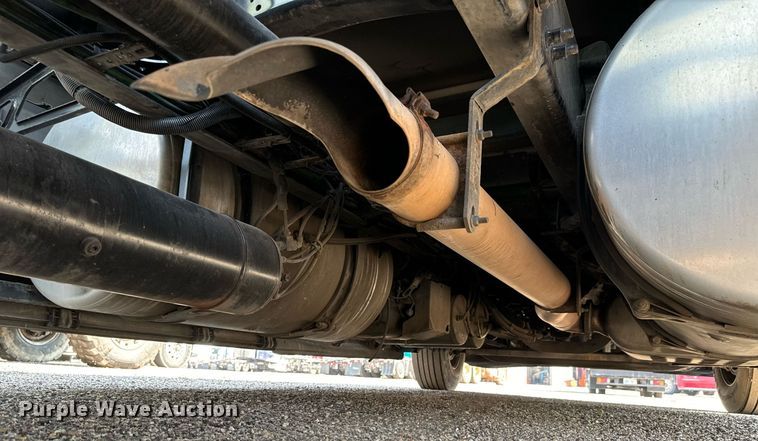 image for item MV9123 2013 Freightliner Cascadia semi truck