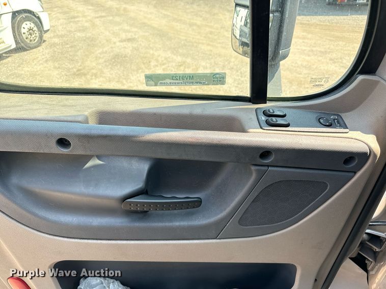 image for item MV9123 2013 Freightliner Cascadia semi truck