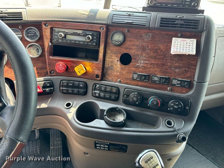 image for item MV9123 2013 Freightliner Cascadia semi truck