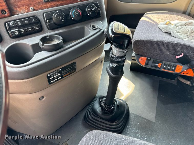 image for item MV9123 2013 Freightliner Cascadia semi truck