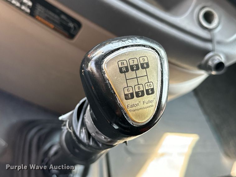 image for item MV9123 2013 Freightliner Cascadia semi truck