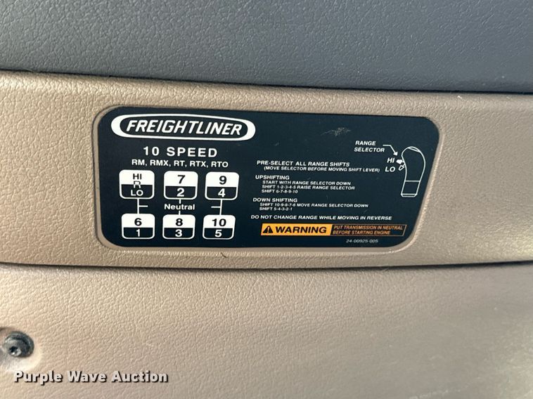 image for item MV9123 2013 Freightliner Cascadia semi truck