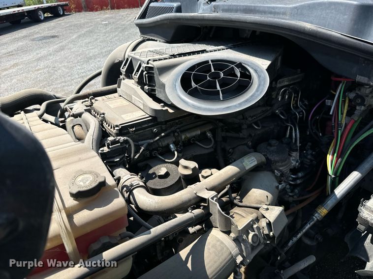 image for item MV9123 2013 Freightliner Cascadia semi truck