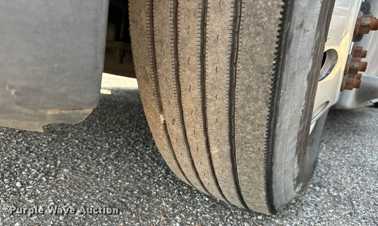 image for item MV9123 2013 Freightliner Cascadia semi truck