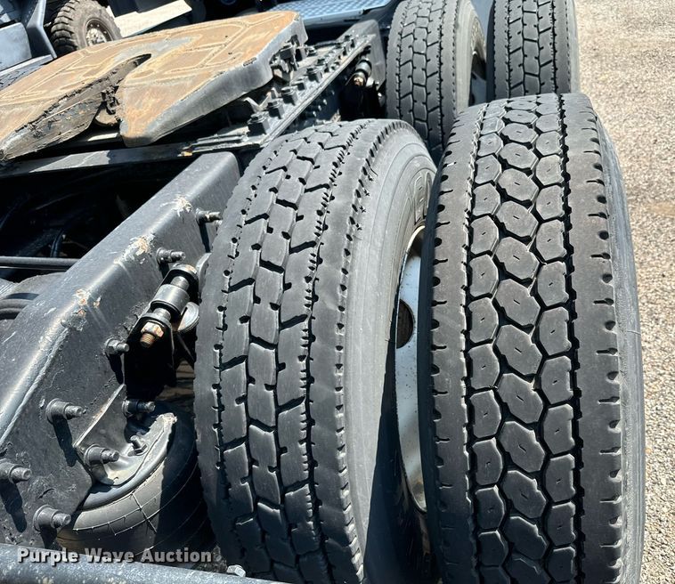 image for item MV9123 2013 Freightliner Cascadia semi truck