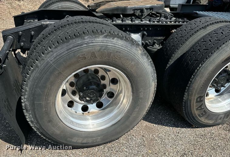 image for item MV9123 2013 Freightliner Cascadia semi truck