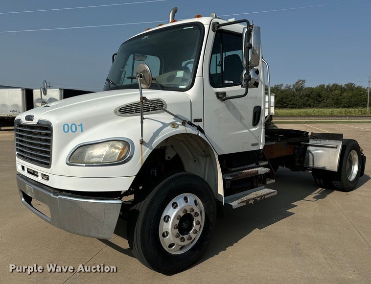 image for item MV9137 2007 Freightliner Business Class M2 semi truck