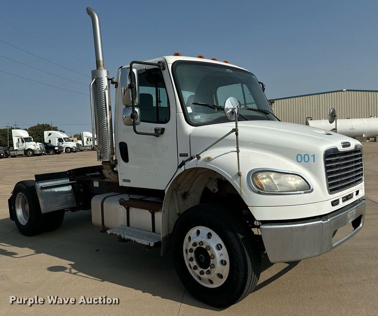 image for item MV9137 2007 Freightliner Business Class M2 semi truck