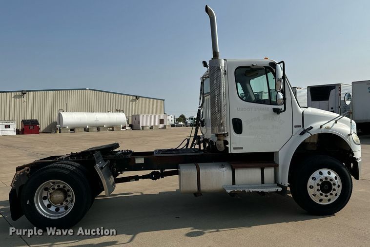 image for item MV9137 2007 Freightliner Business Class M2 semi truck