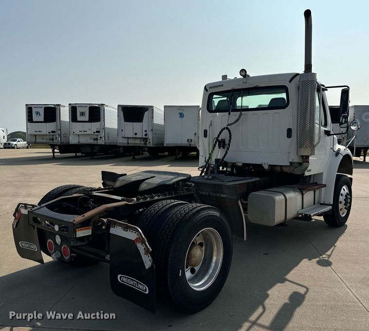 image for item MV9137 2007 Freightliner Business Class M2 semi truck