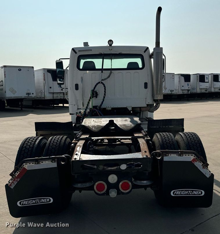 image for item MV9137 2007 Freightliner Business Class M2 semi truck