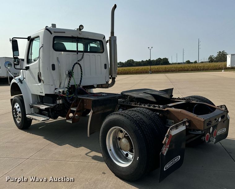 image for item MV9137 2007 Freightliner Business Class M2 semi truck