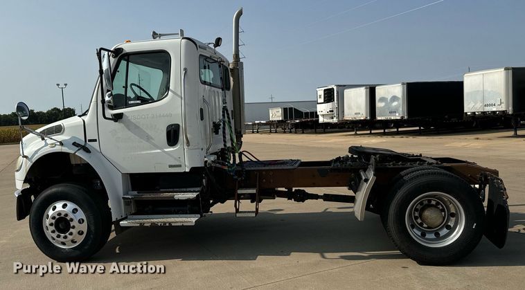 image for item MV9137 2007 Freightliner Business Class M2 semi truck