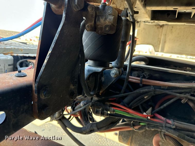 image for item MV9137 2007 Freightliner Business Class M2 semi truck