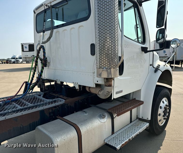 image for item MV9137 2007 Freightliner Business Class M2 semi truck