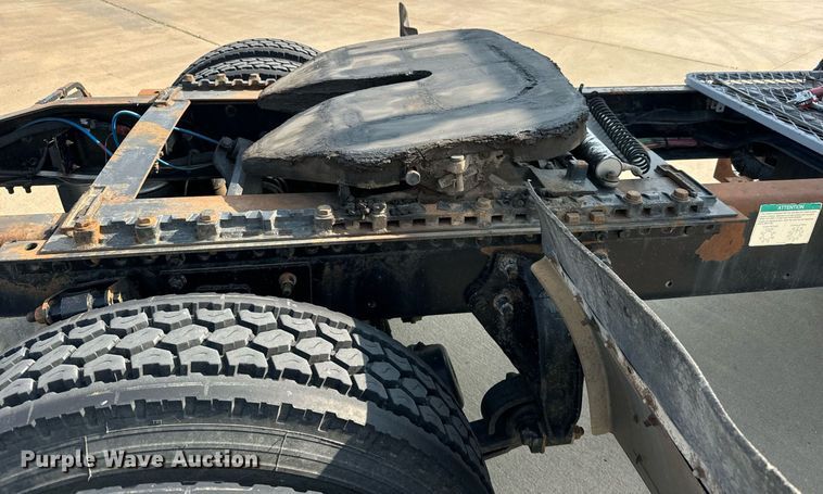 image for item MV9137 2007 Freightliner Business Class M2 semi truck