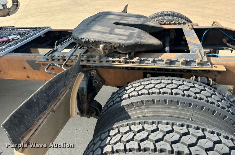 image for item MV9137 2007 Freightliner Business Class M2 semi truck