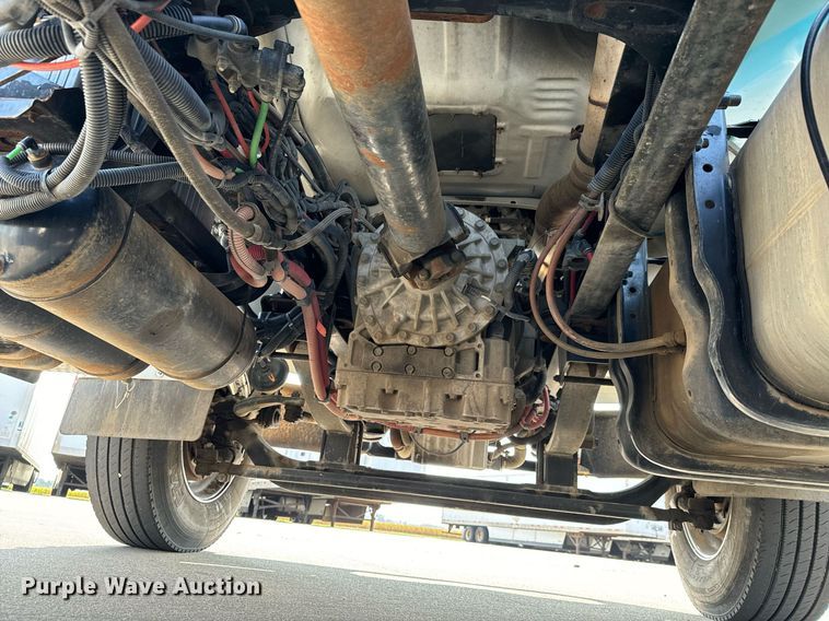 image for item MV9137 2007 Freightliner Business Class M2 semi truck